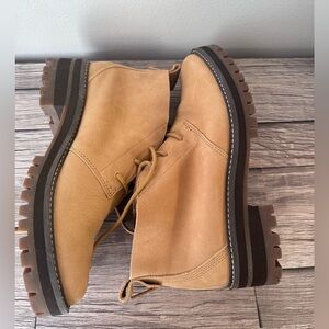 Timberland Boots. NEW. Size 9.
